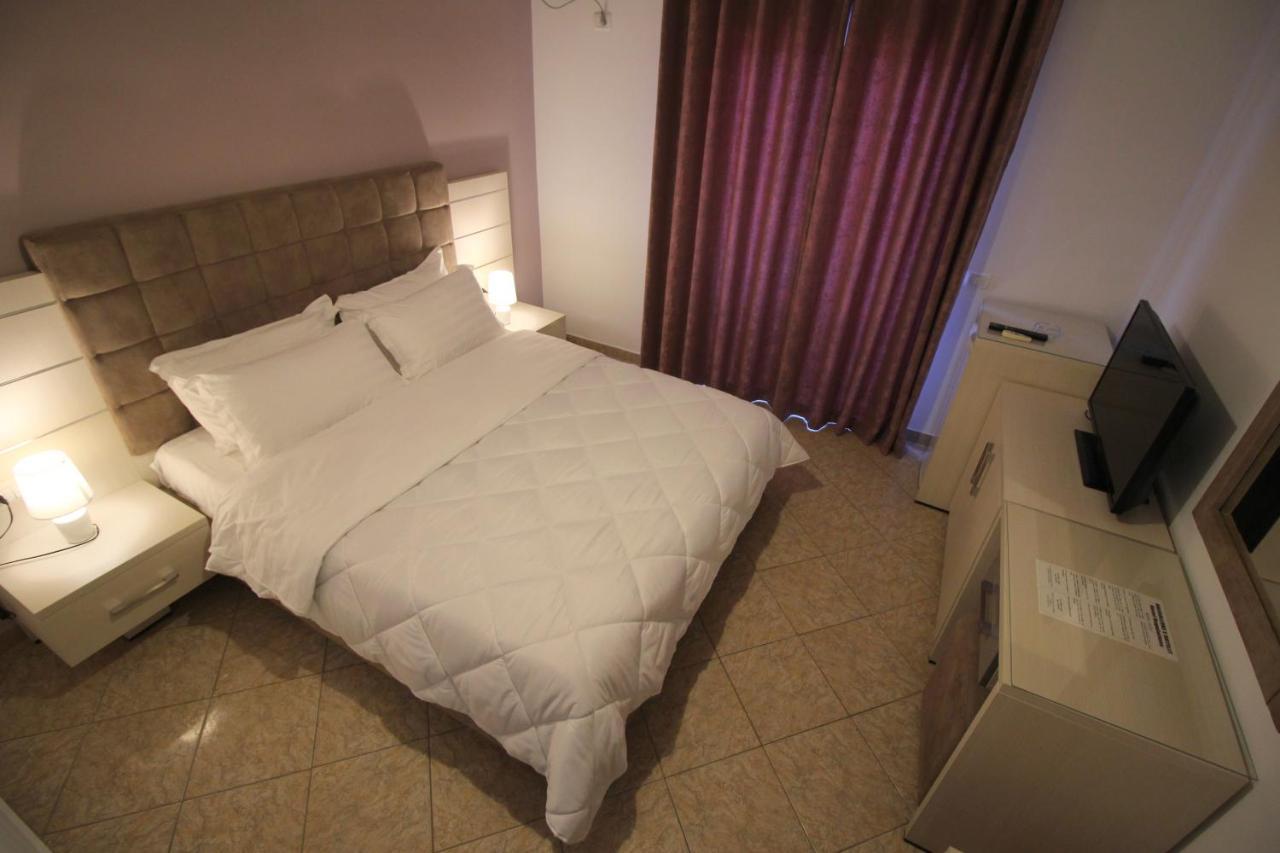 Hotel Julia Sarandë Exterior foto