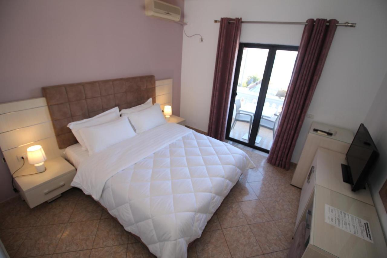 Hotel Julia Sarandë Exterior foto